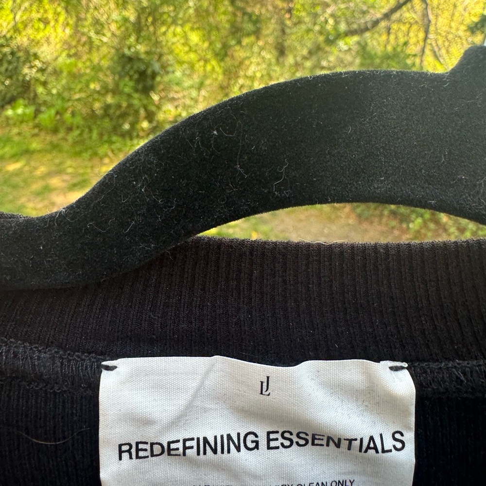 Redefining Essentials Cross Body Black Top Size S